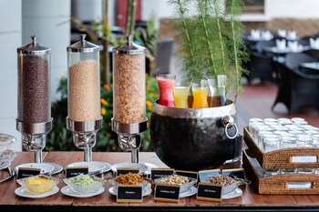 ngwe saung yacht club and resort