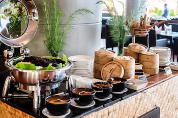 ngwe saung yacht club and resort