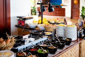 ngwe saung yacht club and resort