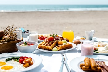 ngwe saung yacht club and resort