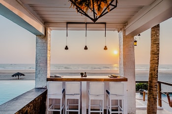 ngwe saung yacht club and resort