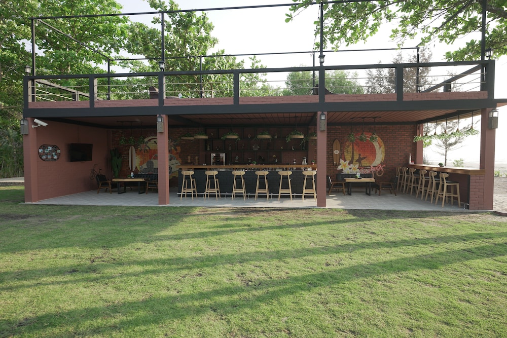 ngwe saung yacht club and resort