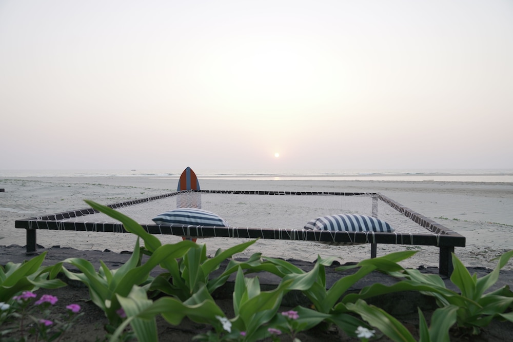 ngwe saung yacht club and resort