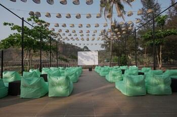 ngwe saung yacht club and resort