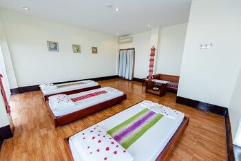 ngwe saung yacht club and resort