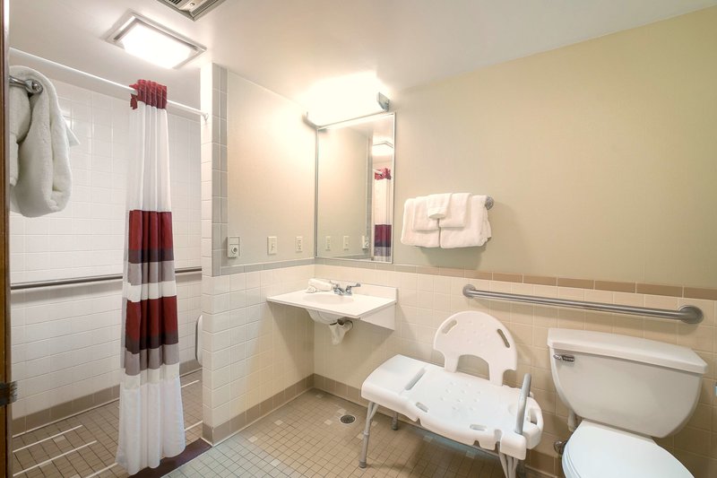 red roof inn and suites herkimer