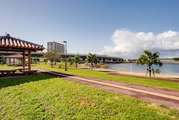 naha beach side hotel