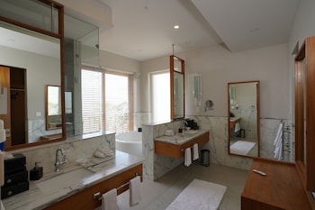 moksha himalaya spa resort