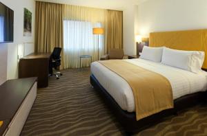 holiday inn express and suites bogota zona financiera by ihg