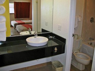 Days Inn By Wyndham Columbus/Worthington,Near Anheuser-Busch Brewery,2 star