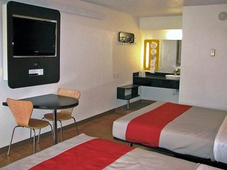 Days Inn By Wyndham Columbus/Worthington,Near Anheuser-Busch Brewery,2 star