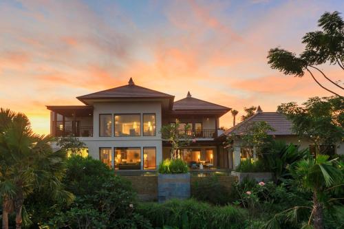 the ritz carlton bali