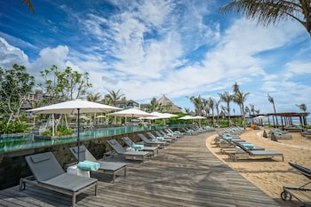 the ritz carlton bali