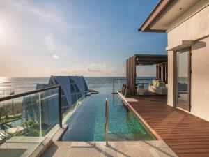 the ritz carlton bali