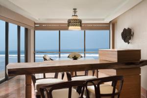 the ritz carlton bali