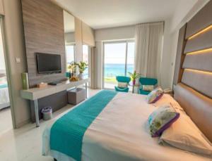 King Evelthon Beach Hotel & Resort,Coral Bay>>Chlorakas,5 star