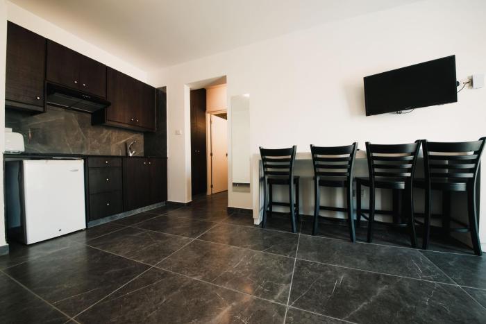 a maos hotel apartments