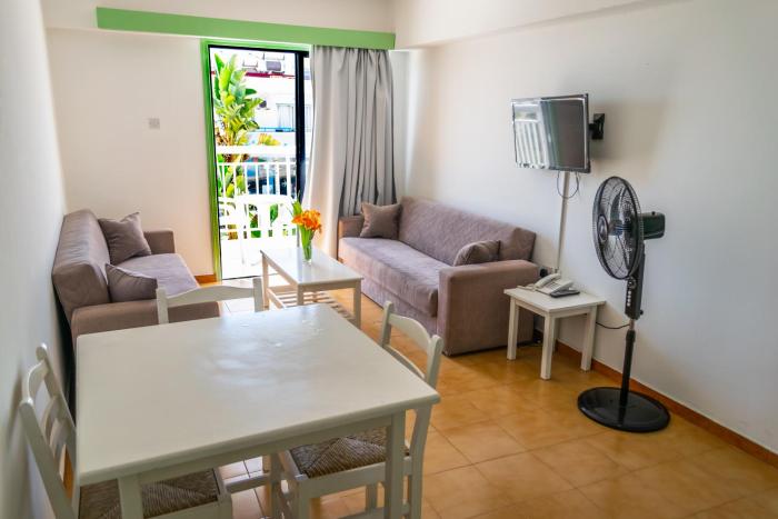 a maos hotel apartments