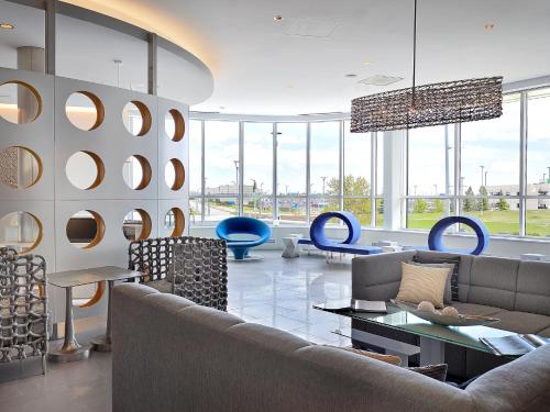Renaissance Edmonton Airport Hotel,Edmonton>>Calmar,4 star