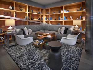 Renaissance Edmonton Airport Hotel,Edmonton>>Calmar,4 star