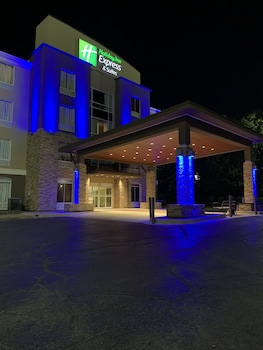 holiday inn express and suites starkville by ihg