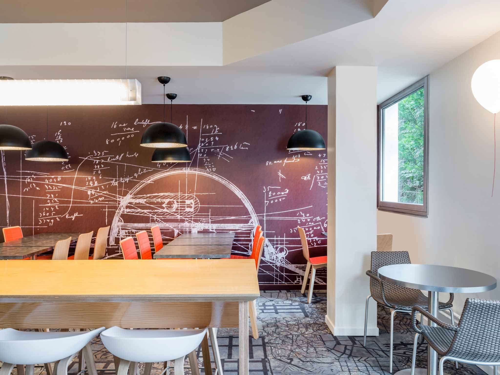 ibis styles paris velizy