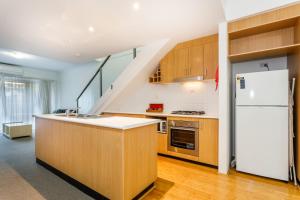 perth ascot central apartment hotel