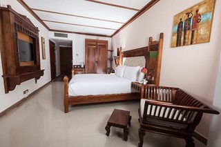 spice tree by turaco