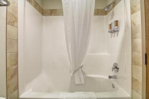 coast weyburn hotel