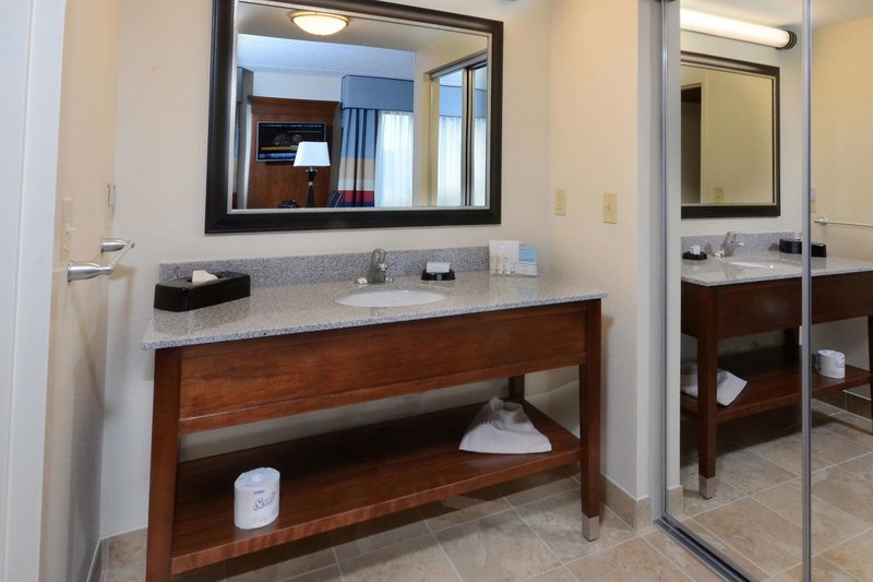 hampton inn and suites lynchburg