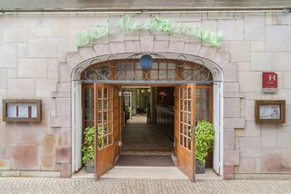 Hostellerie Des Trois Pigeons,Near Basilique Du Sacre-Coeur,3 star