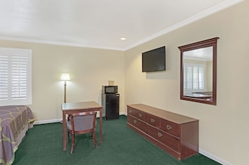 super 8 by wyndham north hollywood