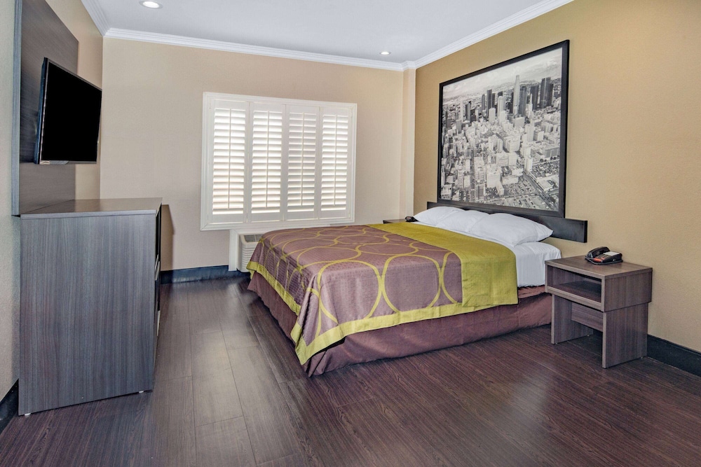 super 8 by wyndham north hollywood