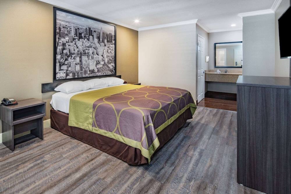 super 8 by wyndham north hollywood