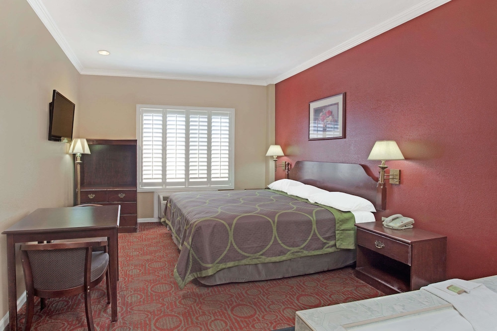 super 8 by wyndham north hollywood