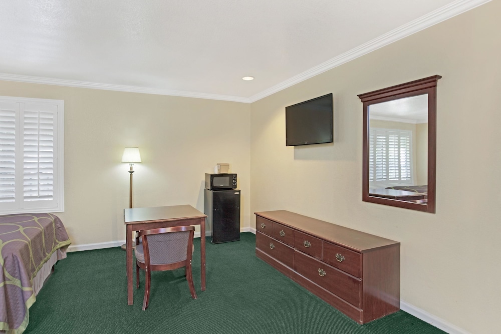 super 8 by wyndham north hollywood