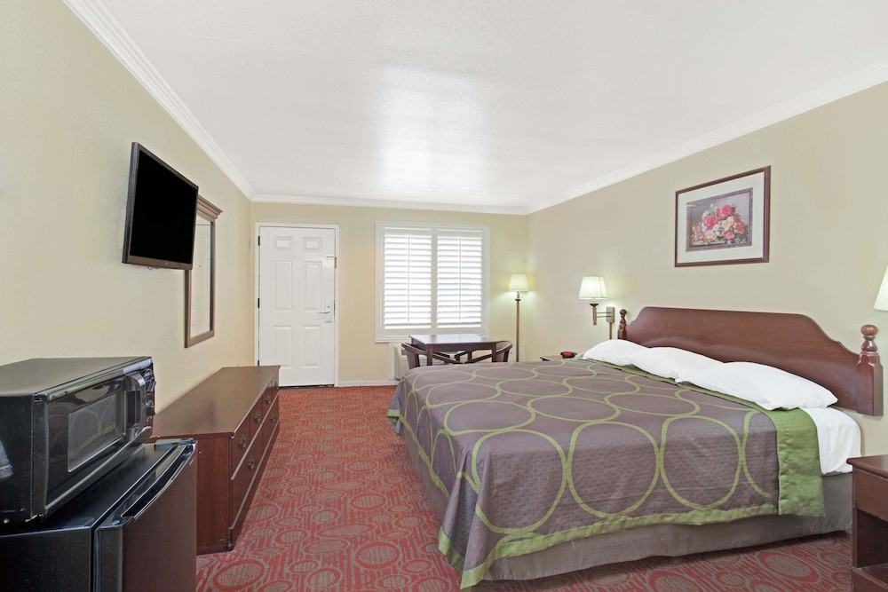 super 8 by wyndham north hollywood