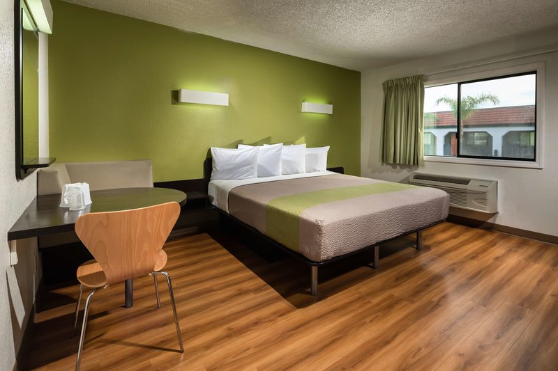 motel 6 canoga park