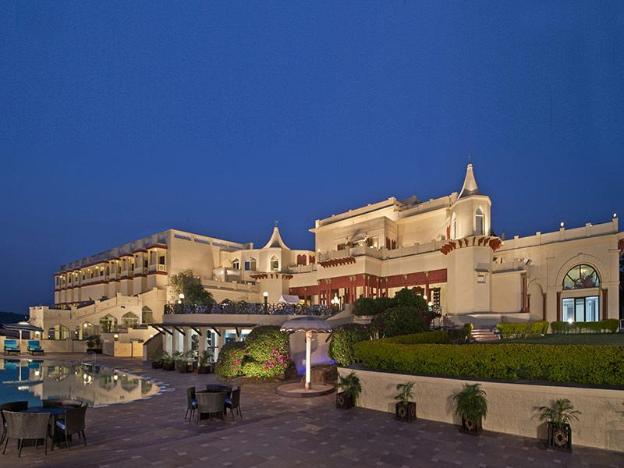 noor us sabah palace