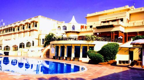 noor us sabah palace