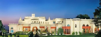 noor us sabah palace