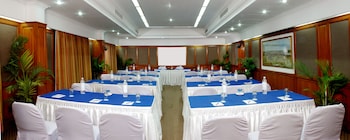 noor us sabah palace