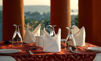 noor us sabah palace