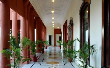 noor us sabah palace