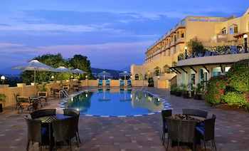 noor us sabah palace