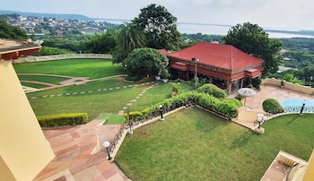 noor us sabah palace