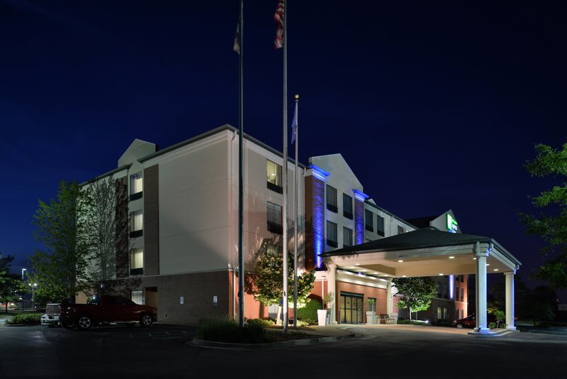 Holiday Inn Express & Suites New Berlin, An Ihg Hotel