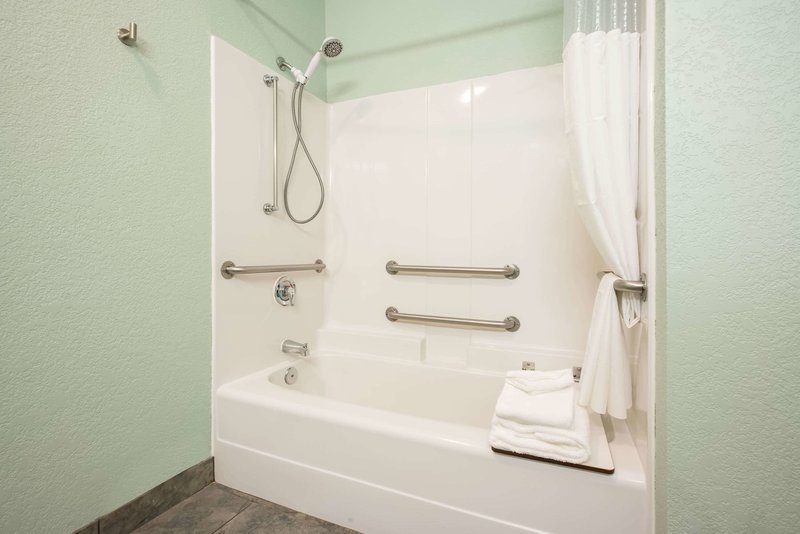 la quinta inn and suites by wyndham newport