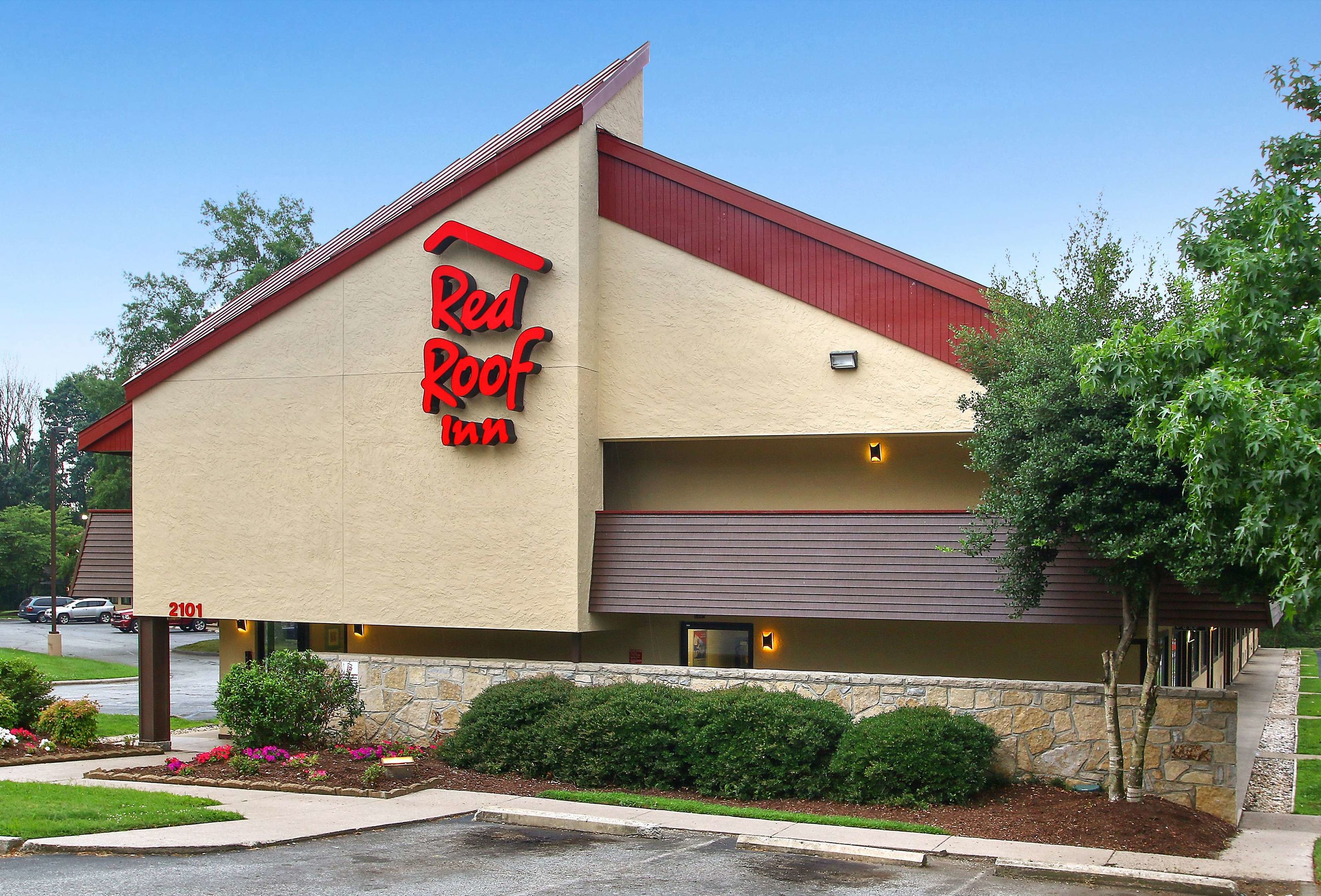 red roof inn greensboro coliseum