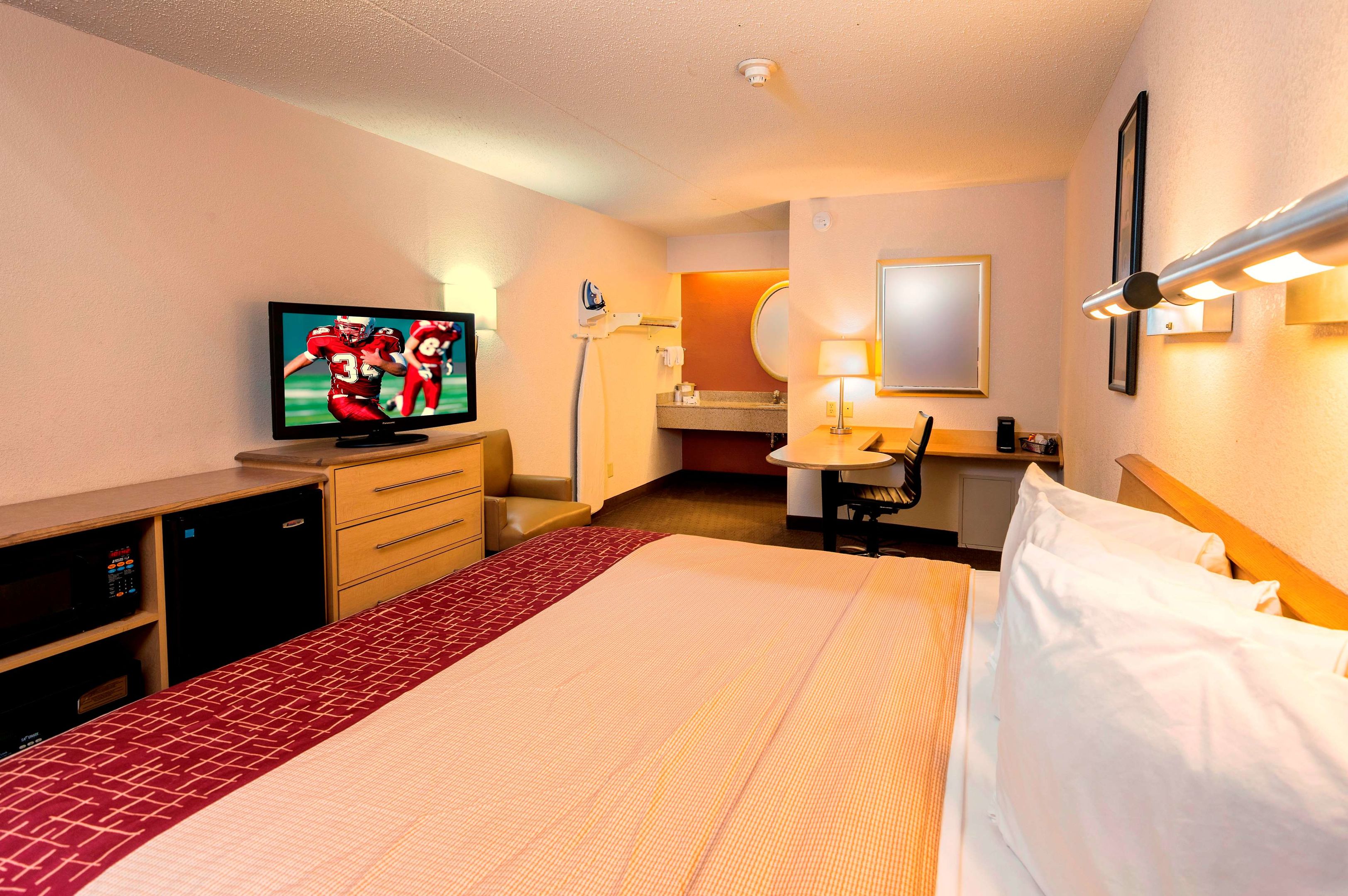 red roof inn greensboro coliseum